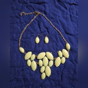 Elegant Gold and Light Green Necklace and Earring Set